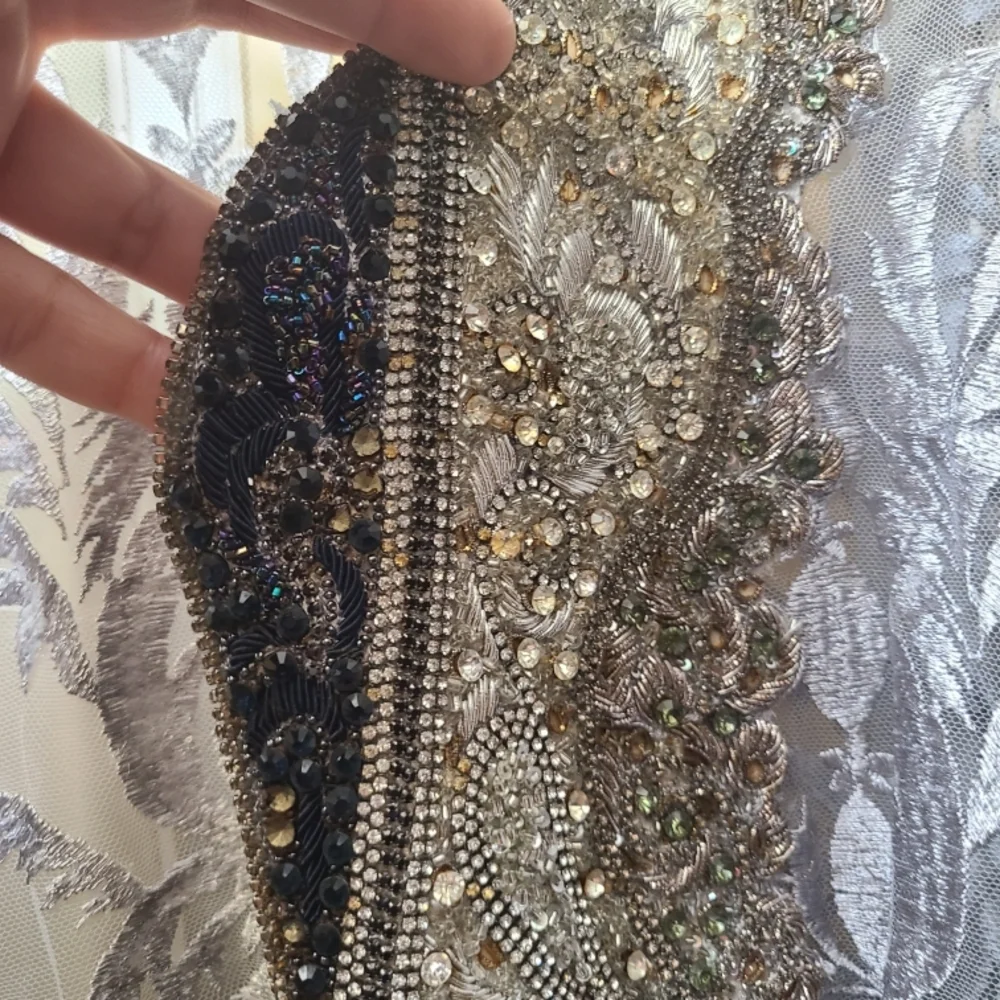 Elegant Embellished Cape in Gold and Black - Picture 5 of 8